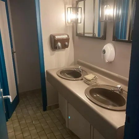 Le Dauphin 생 피에르 드 니